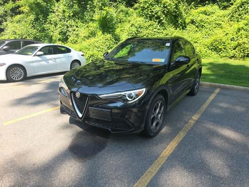Used 2023 Alfa Romeo Stelvio Ti AWD/4WD image 3