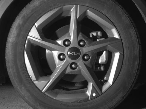 Used 2025 Kia K4 LXS image 13