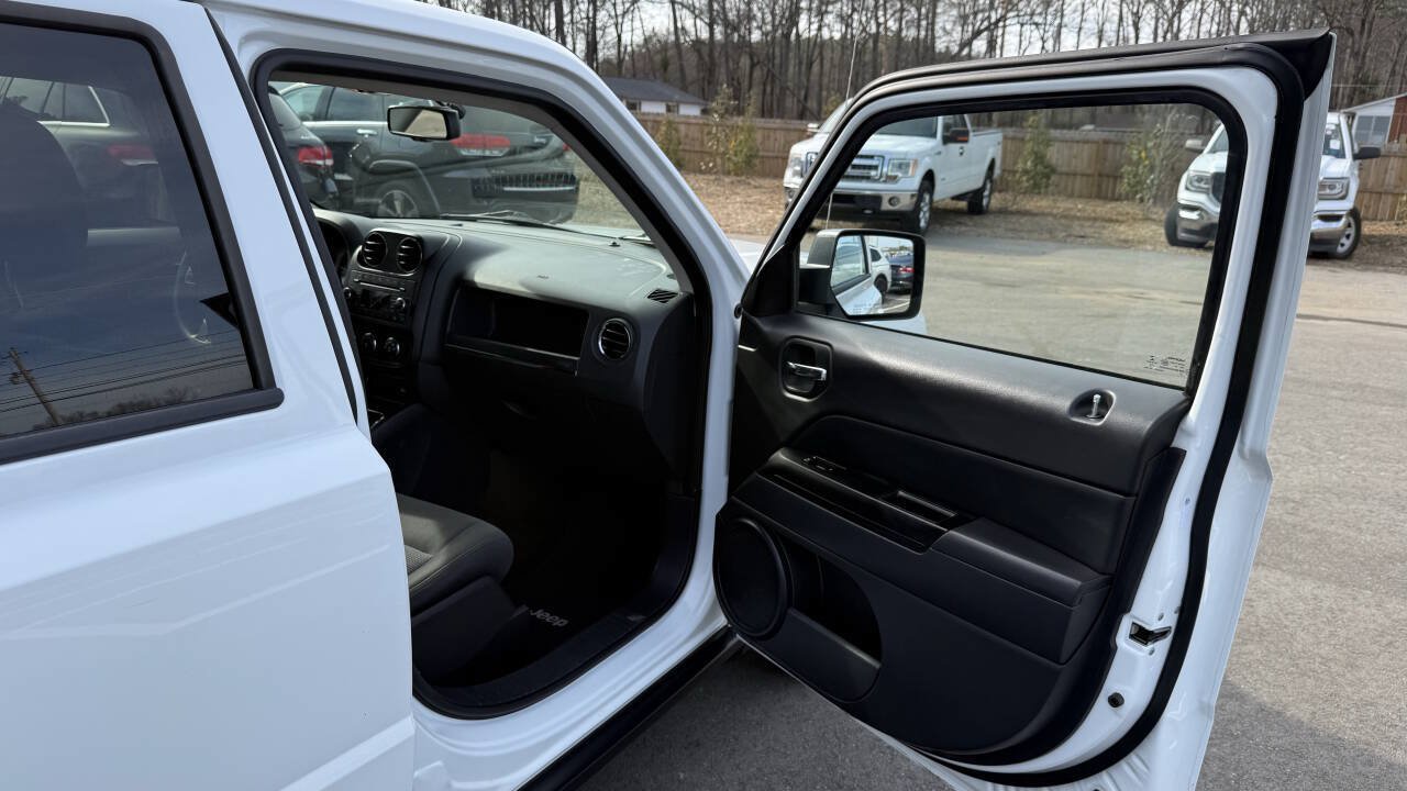 Used 2016 Jeep Patriot Sport w/ Power Value Group FWD image 17
