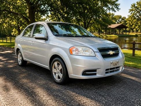 Used 2009 Chevrolet Aveo LT FWD image 1