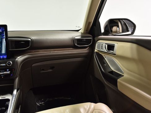 Used 2020 Ford Explorer Platinum w/ Premium Technology Package image 14