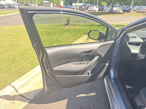 Used 2022 Toyota Corolla LE FWD image 14