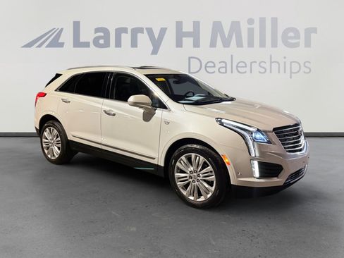 Used 2019 Cadillac XT5 Premium Luxury w/ Driver Assist Package image 7