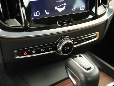 Used 2020 Volvo S60 T6 Inscription image 27