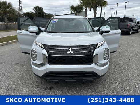 Used 2023 Mitsubishi Outlander ES image 30