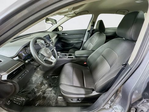 Used 2025 Nissan Altima 2.5 SV FWD image 15