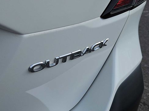 Used 2022 Subaru Outback Limited image 13