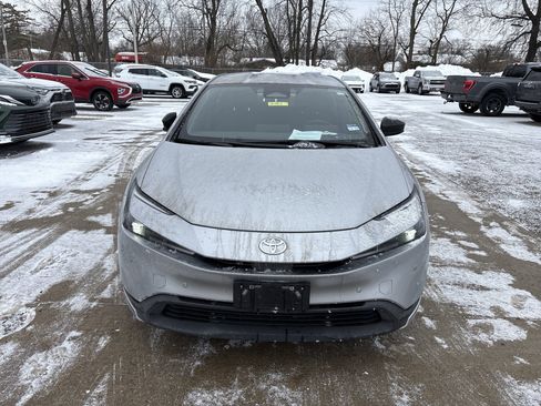 Used 2024 Toyota Prius LE image 2