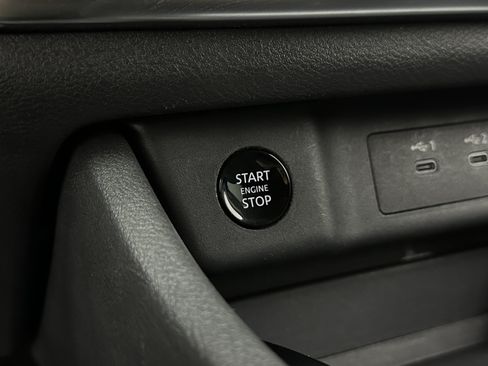 Used 2024 Nissan Rogue S AWD/4WD image 18