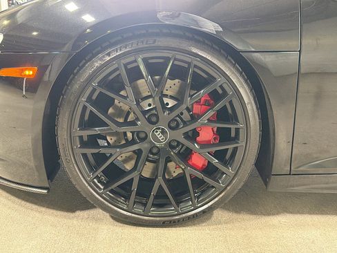 Used 2018 Audi R8 V10 w/ Premium Package RWD image 38
