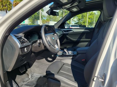 Used 2025 BMW X4 xDrive30i image 9