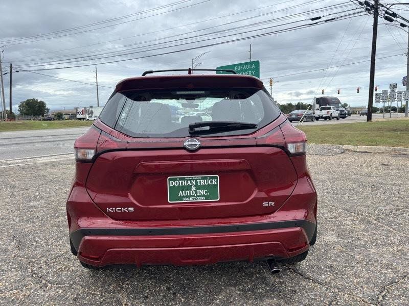 Used 2022 Nissan Kicks SR w/ Interior Electronics Package FWD image 4
