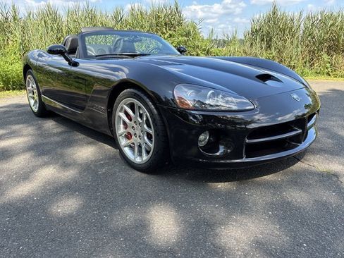 Used 2004 Dodge Viper SRT-10 image 2