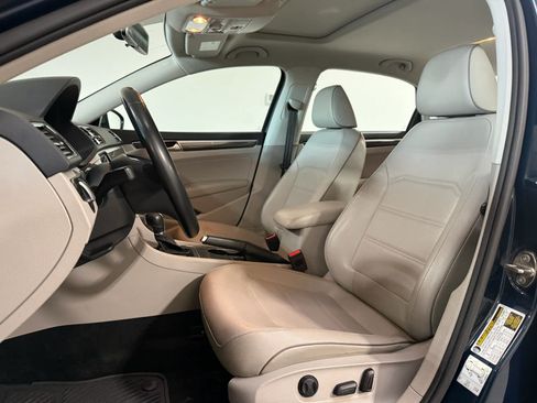 Used 2018 Volkswagen Passat 2.0T SE FWD image 12
