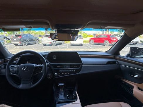 Used 2024 Lexus ES 250 w/ Premium Package AWD/4WD image 8