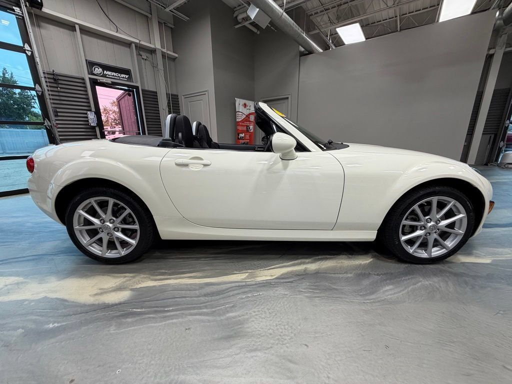 Used 2009 MAZDA MX-5 Miata Touring w/ Suspension Pkg RWD image 23