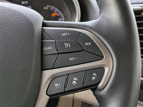 Used 2021 Jeep Grand Cherokee Limited w/ Luxury Group II image 37