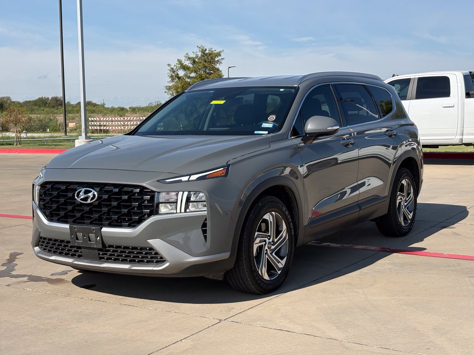 Used 2023 Hyundai Santa Fe SEL FWD image 3
