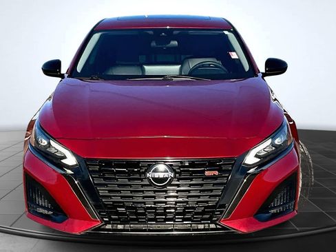 Used 2023 Nissan Altima 2.5 SR w/ SR Premium Package image 6