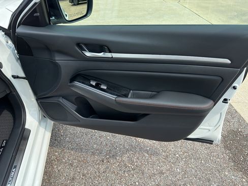New 2025 Nissan Altima 2.5 SR image 14