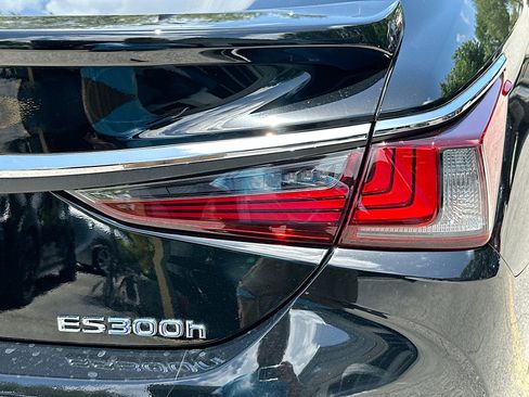 Used 2020 Lexus ES 300h w/ Premium Package FWD image 32