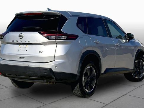 Used 2024 Nissan Rogue SV FWD image 13