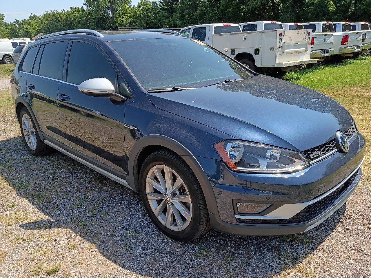 Used 2017 Volkswagen Golf Alltrack S AWD/4WD image 3