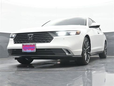 Certified 2025 Honda Accord Touring image 30