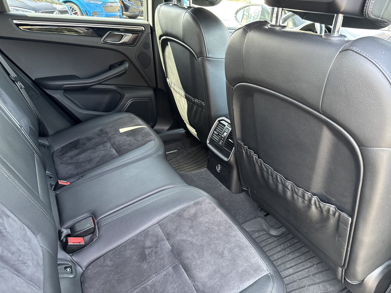 Used 2018 Porsche Macan AWD/4WD image 16