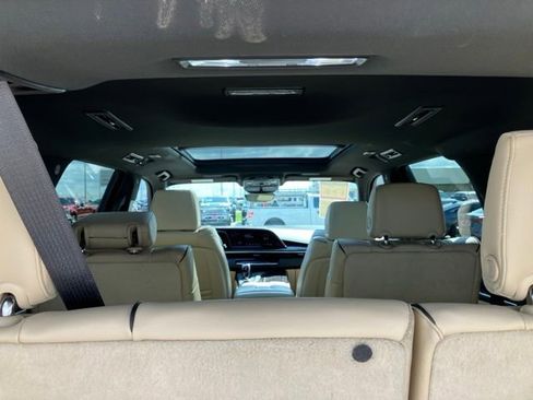 Used 2021 Cadillac Escalade Premium Luxury AWD/4WD image 18