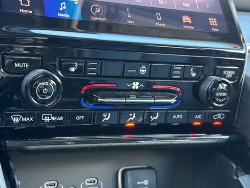 Used 2023 Jeep Grand Cherokee Limited image 18