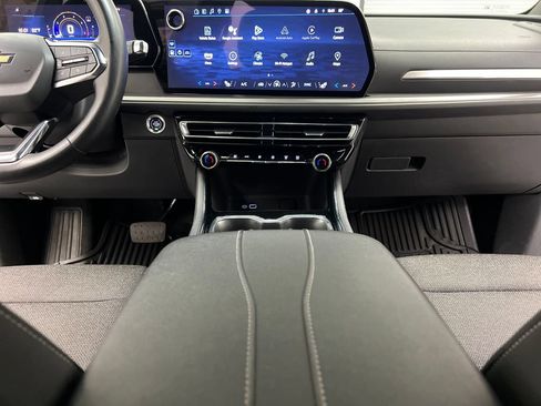 Used 2024 Chevrolet Traverse LT FWD image 50