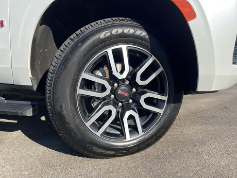 Used 2022 GMC Yukon AT4 image 2