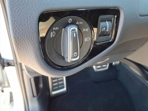 Used 2018 Volkswagen GTI SE image 16