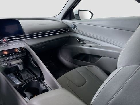 Used 2025 Hyundai Elantra SEL FWD image 24