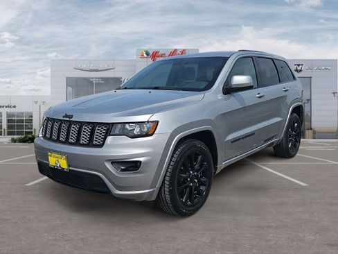 Used 2021 Jeep Grand Cherokee Laredo X image 1