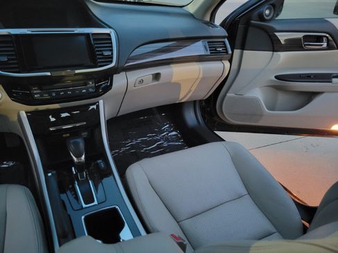 Used 2017 Honda Accord EX-L image 27