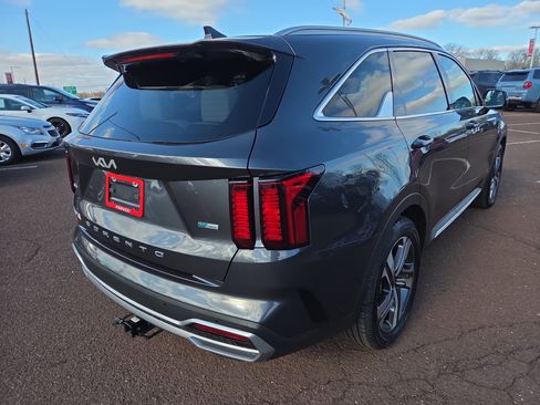 Used 2022 Kia Sorento EX w/ Panoramic Sunroof Package image 3