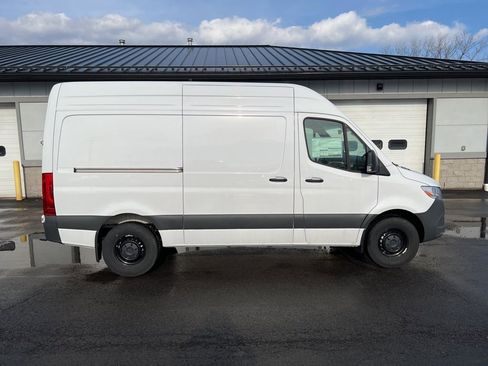 New 2025 Mercedes-Benz Sprinter 2500 image 9