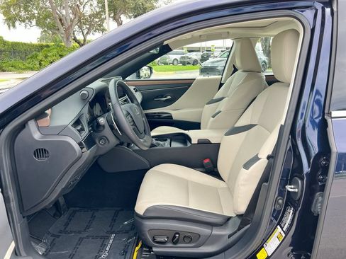 Certified 2025 Lexus ES 300h w/ Premium Package FWD image 12