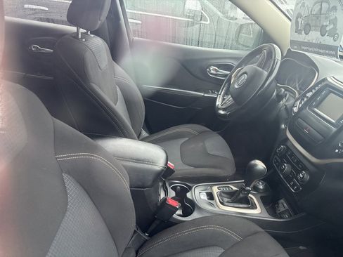 Used 2016 Jeep Cherokee Latitude w/ Cold Weather Group image 17