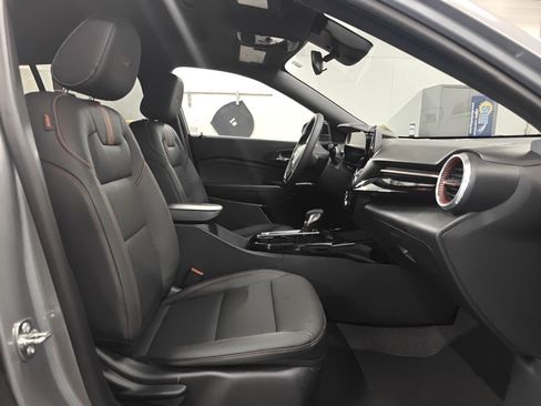 Certified 2026 Chevrolet Trax RS w/ Sunroof Package FWD image 29
