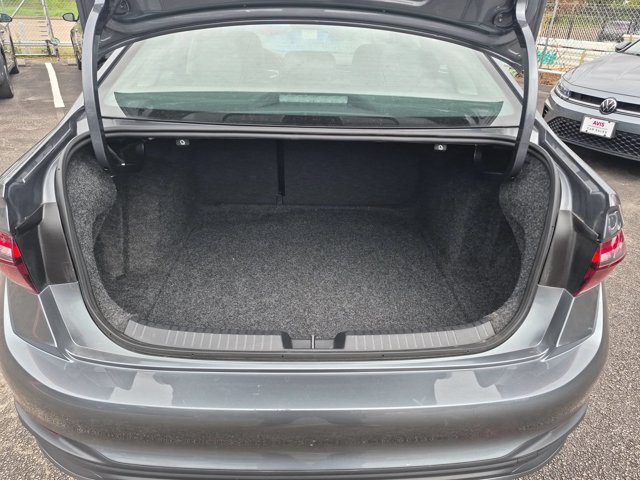 Used 2026 Volkswagen Jetta SE FWD image 26