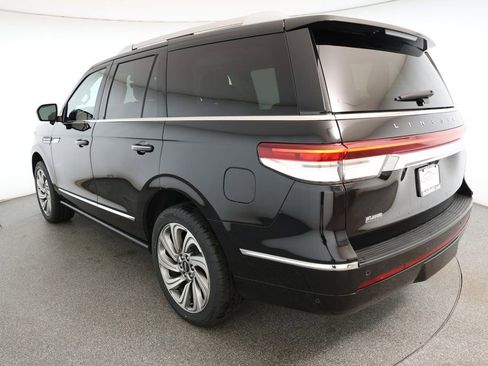 Used 2022 Lincoln Navigator Reserve w/ Equipment Group 201A image 6