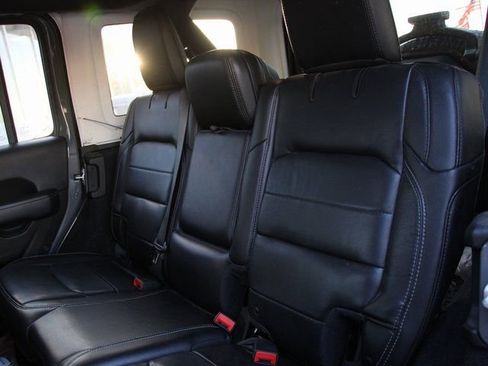 Used 2018 Jeep Wrangler Unlimited Sahara image 26