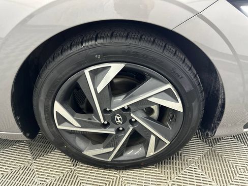 Used 2025 Hyundai Elantra SEL FWD image 12