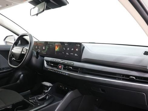 Used 2025 Kia K4 FWD image 16