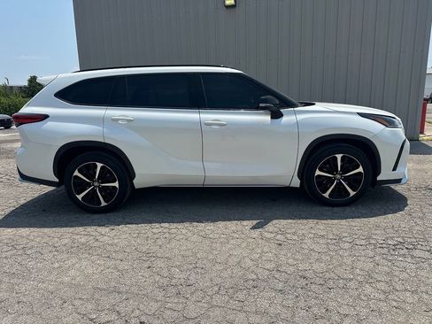Used 2021 Toyota Highlander XSE FWD image 4