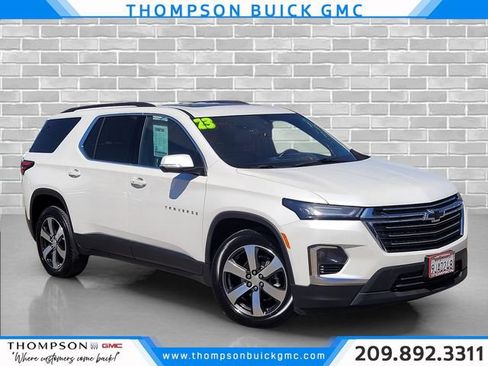 Certified 2023 Chevrolet Traverse LT w/ LT Premium Package AWD/4WD image 1