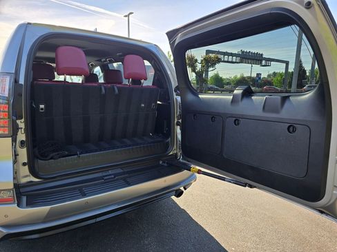 Used 2023 Lexus GX 460 Luxury w/ Sport Design Package AWD/4WD image 20